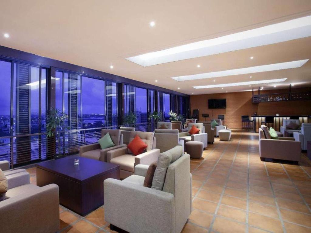Hotel Santika Makassar Ngoại thất bức ảnh