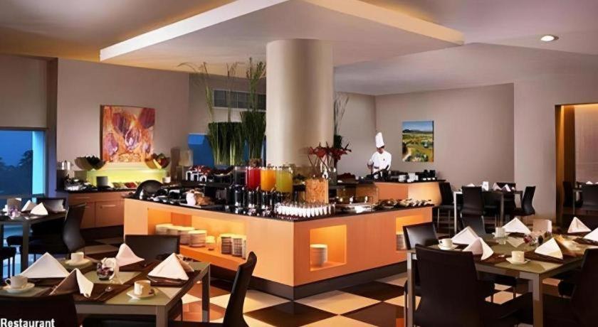 Hotel Santika Makassar Ngoại thất bức ảnh