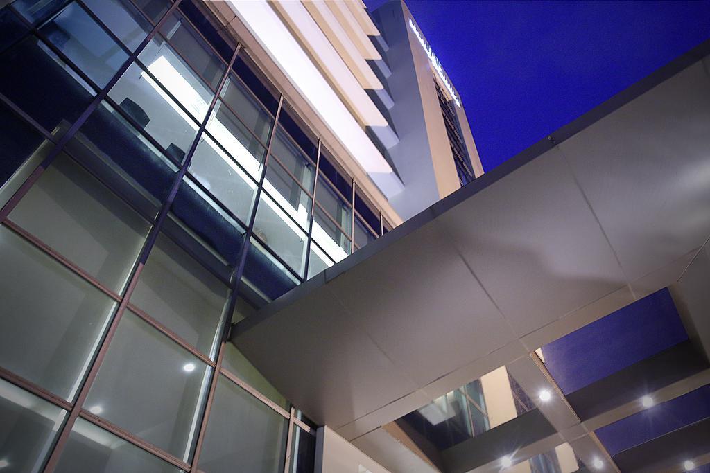 Hotel Santika Makassar Ngoại thất bức ảnh